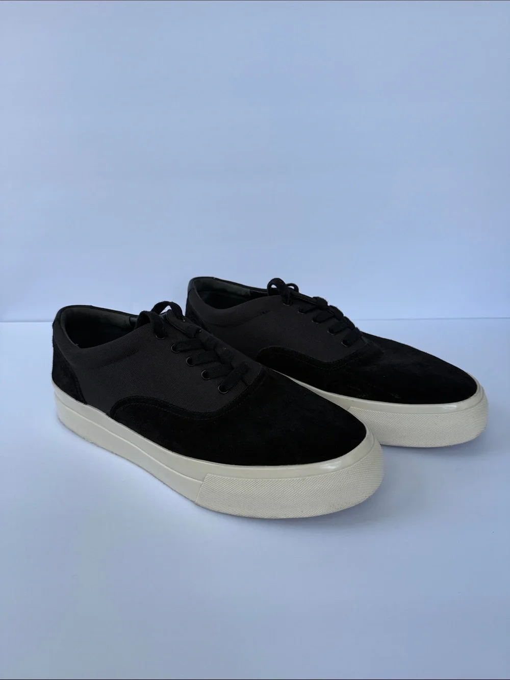 VINCE Sonny Black Low-Top Suede and Canvas Sneaker Size 11 Like New